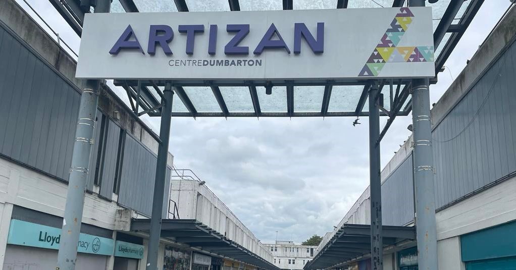 Entrance to the Artizan Centre in Dumbarton with signage