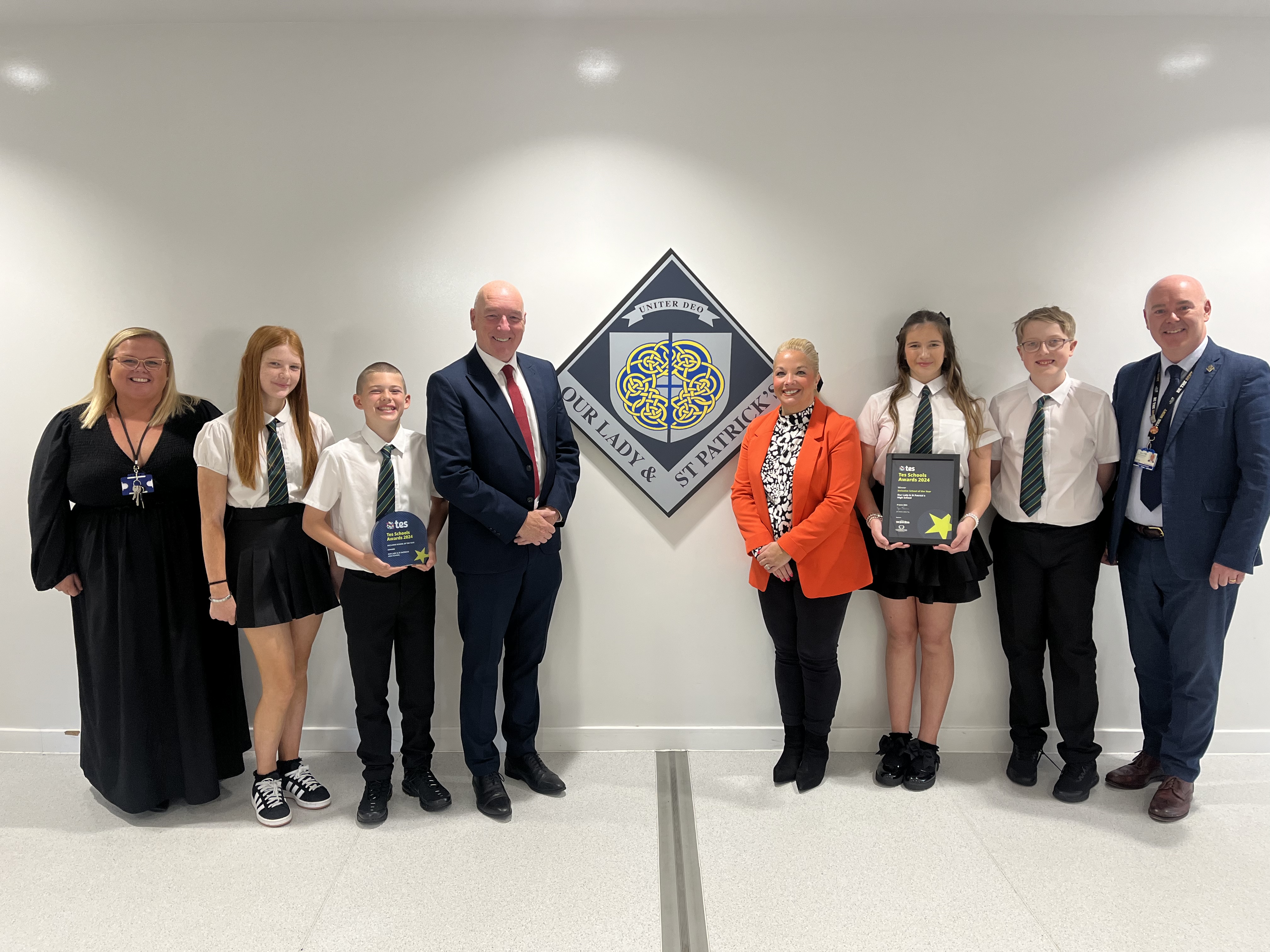 OLSP pupils with inclusivity award with councillors